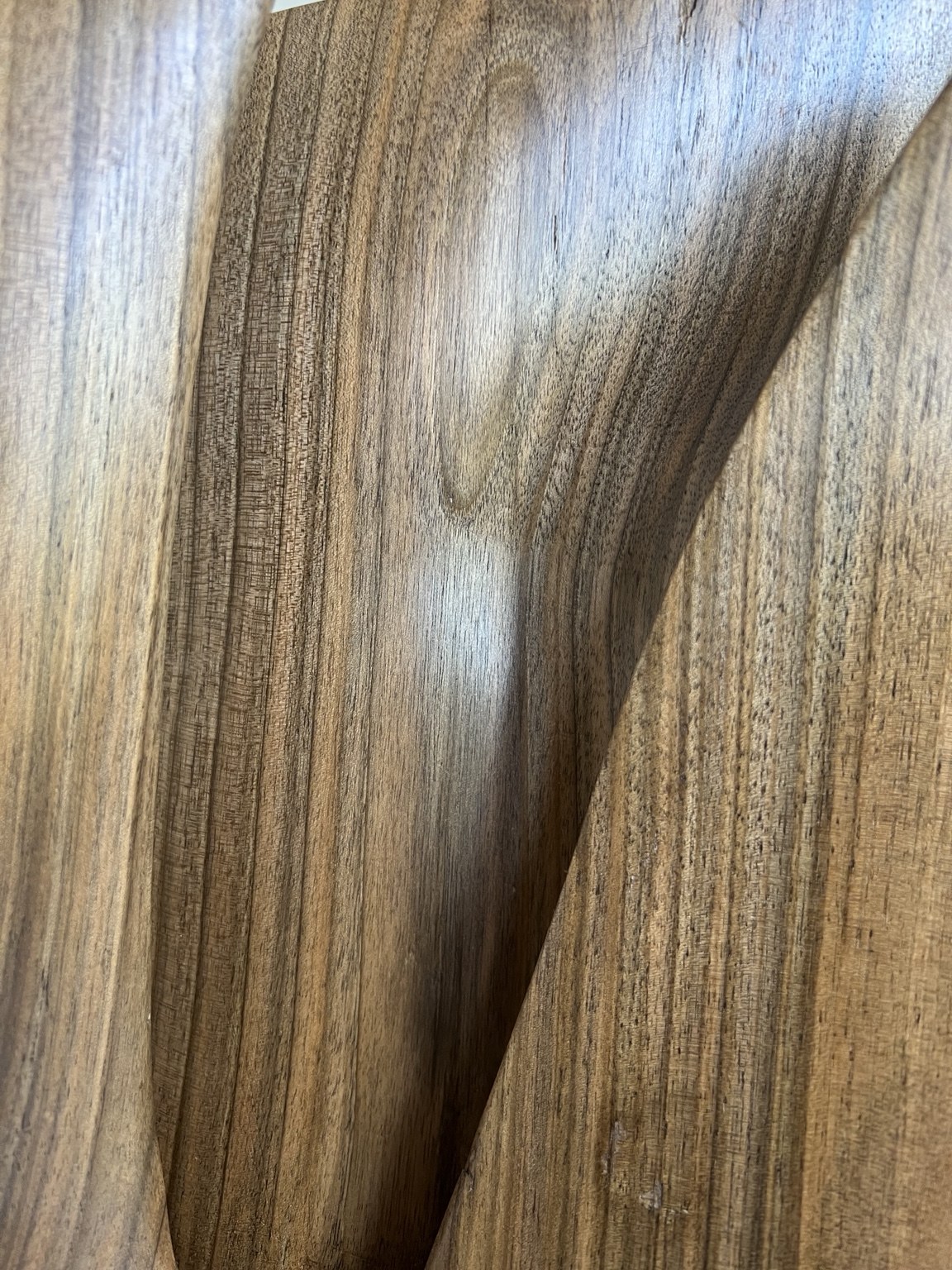 Detail einer geschliffenen Holzoberfläche